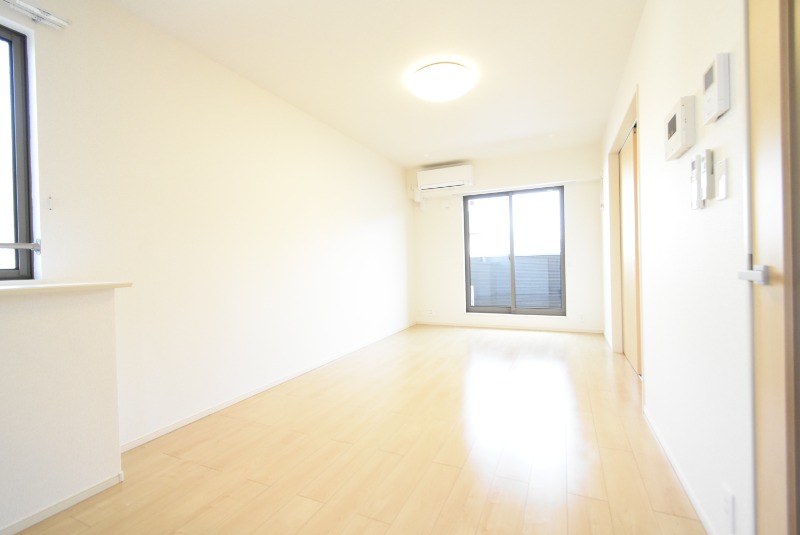 ��ʌ��@�c�s���m�؂P���ڂ̃A�p�[�g�̋����E���r���O