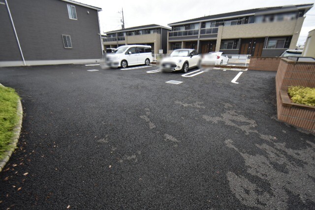 ��ʌ��@�c�s���m�؂P���ڂ̃A�p�[�g�̒��ԏ�