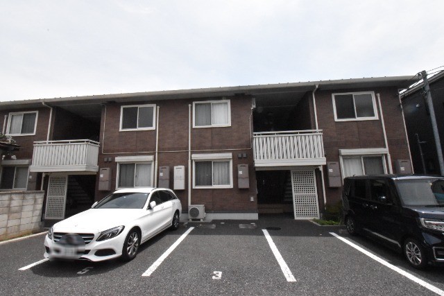 ��ʌ��������܎s�΋挴�R�P���ڂ̃A�p�[�g�̒��ԏ�