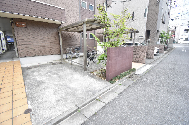 ��ʌ��������܎s�Y�a���؍�U���ڂ̃A�p�[�g�̒��ԏ�