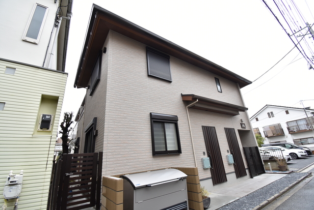 ��ʌ��������܎s�Y�a���ՂR���ڂ̃A�p�[�g�̃G���g�����X