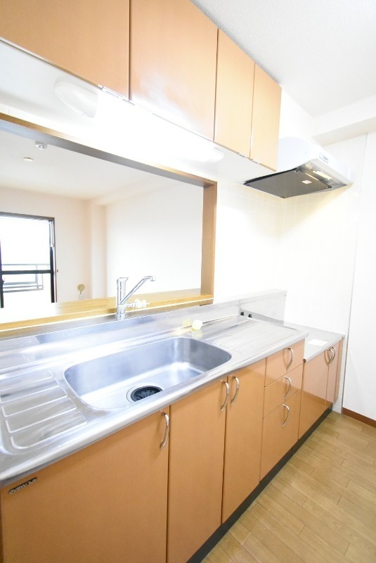 ��ʌ��������܎s�Y�a��؍�Q���ڂ̃}���V�����̃L�b�`��