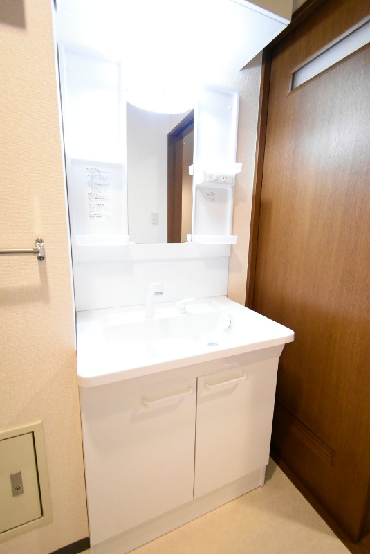 ��ʌ��������܎s�Y�a��؍�Q���ڂ̃}���V�����̐��ʏ�