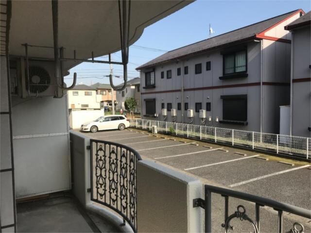 ��ʌ��������܎s������~����T���ڂ̃}���V�����̒��ԏ�