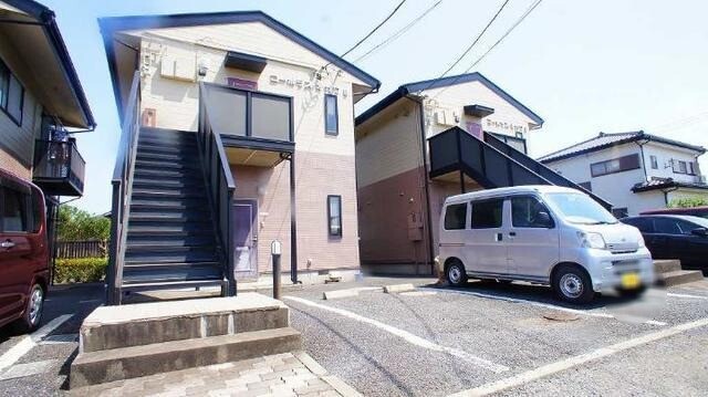 ��ʌ�����s�厚���J�̃A�p�[�g�̒��ԏ�