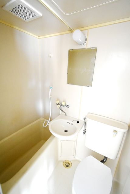 ��ʌ��@�c�s�@�c�R���ڂ̃A�p�[�g�̃o�X