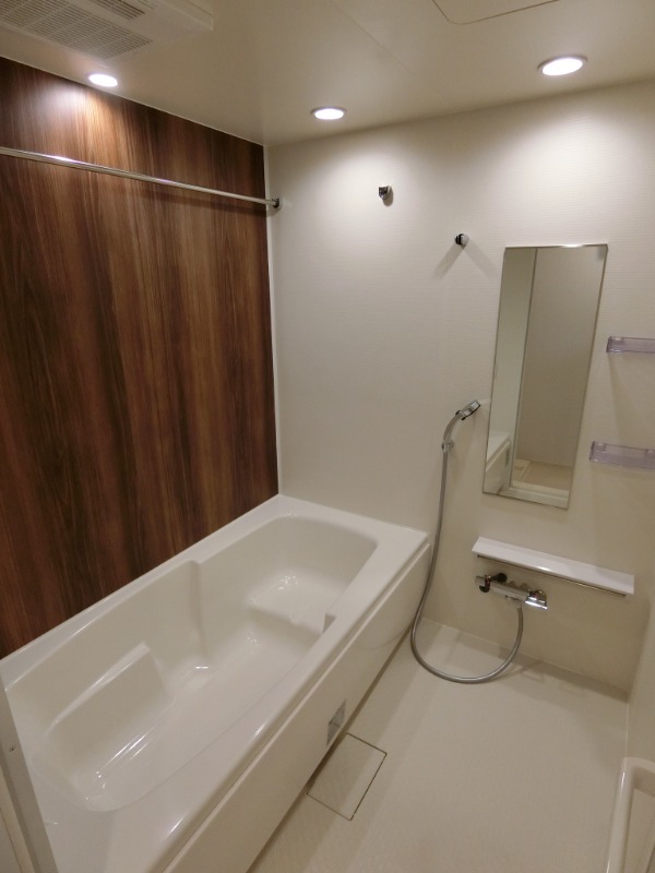 ��ʌ��k�����S�ɓޒ������R���ڂ̃A�p�[�g�̃o�X