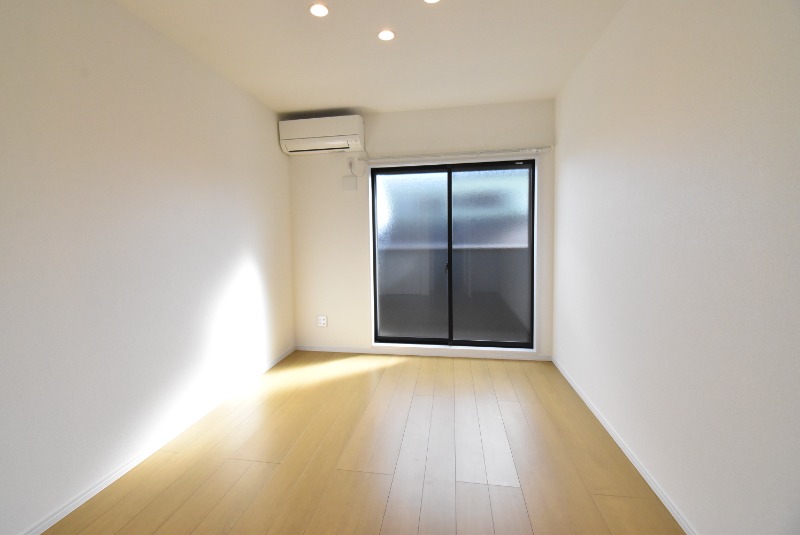 ��ʌ�����s������U���ڂ̃A�p�[�g�̋��ԁE���r���O