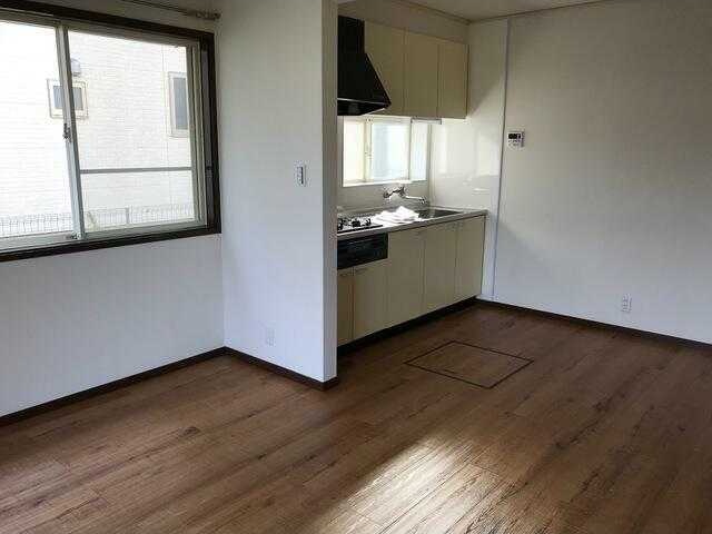 ��ʌ��������܎s�k��{�����̃e���X�n�E�X�̋��ԁE���r���O