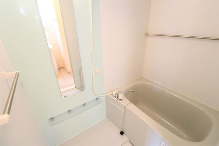 ��ʌ������s�_���P���ڂ̃A�p�[�g�̃o�X