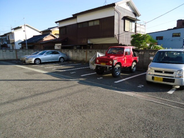 ��ʌ��������܎s�������a�c���Q���ڂ̃}���V�����̒��ԏ�