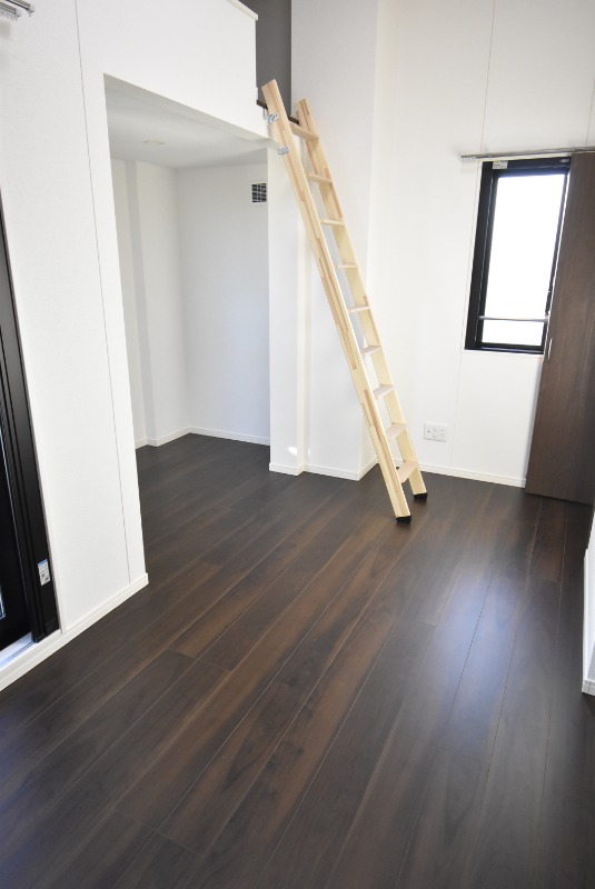 ��ʌ��������܎s��{�擌���P���ڂ̃}���V�����̋��ԁE���r���O