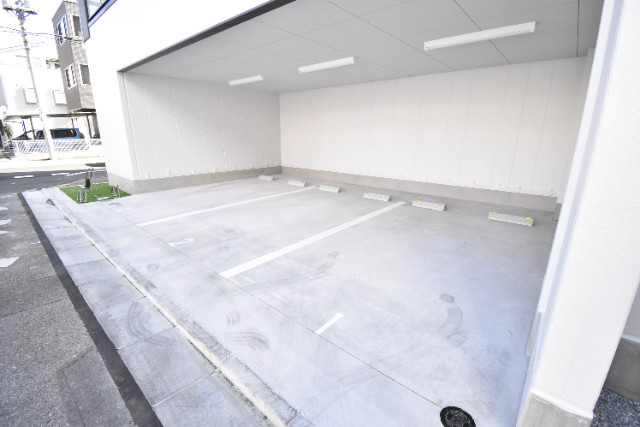 ��ʌ��������܎s��{�擌���P���ڂ̃}���V�����̒��ԏ�