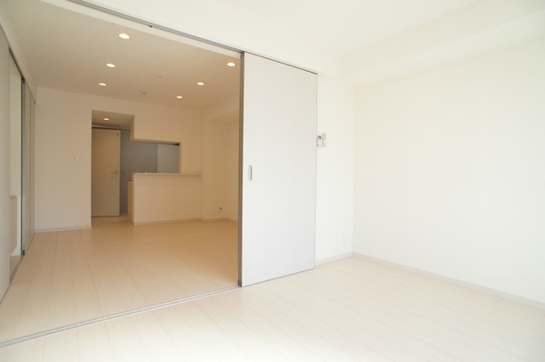 ��ʌ�����s����P���ڂ̃A�p�[�g�̋��ԁE���r���O