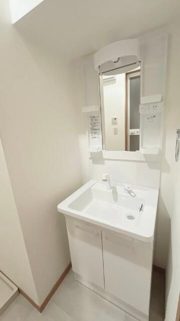 ��ʌ��������܎s��{��听���Q���ڂ̃e���X�n�E�X�̐��ʏ�