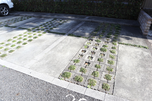 ��ʌ�����s�O�c�a�Q���ڂ̃A�p�[�g�̒��ԏ�