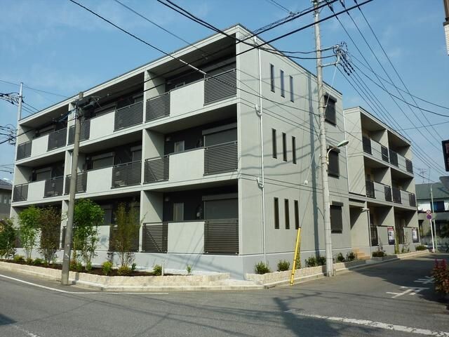 ��ʌ�����s�̉ƂQ���ڂ̃}���V�����̌����O��