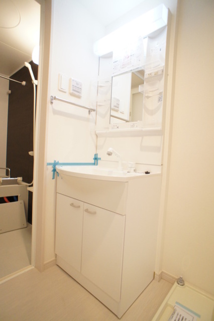 ��ʌ��������܎s�k��{�����R���ڂ̃}���V�����̐��ʏ�