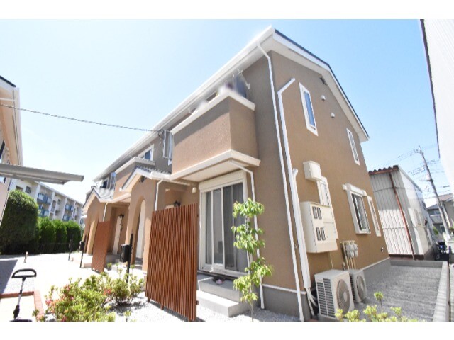 ��ʌ��������܎s�Y�a��哌�Q���ڂ̃e���X�n�E�X�̌����O��