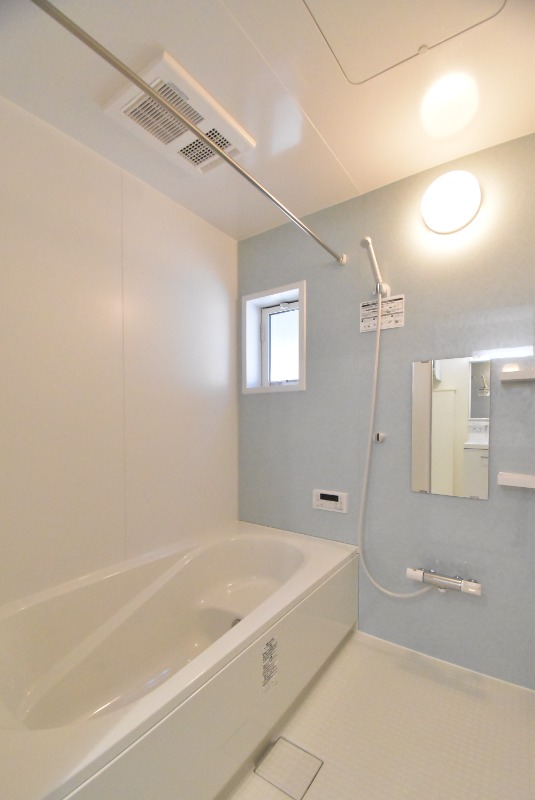 ��ʌ��������܎s�Y�a��哌�Q���ڂ̃e���X�n�E�X�̃o�X