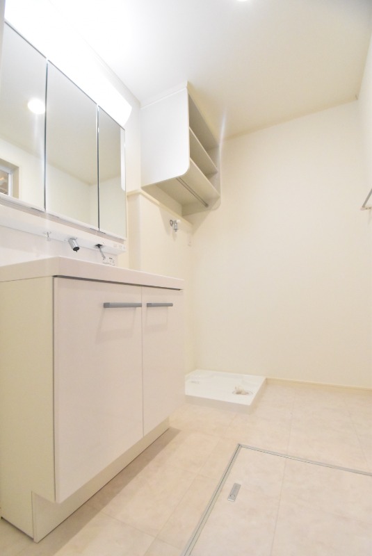 ��ʌ��������܎s�Y�a��哌�Q���ڂ̃e���X�n�E�X�̐��ʏ�