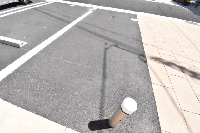 ��ʌ��������܎s�Y�a��哌�Q���ڂ̃e���X�n�E�X�̒��ԏ�