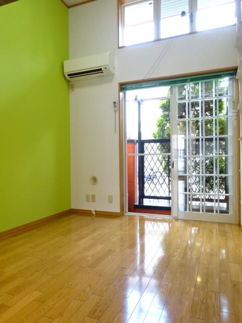 ��ʌ��������܎s����厚���؂̃A�p�[�g�̋����E���r���O