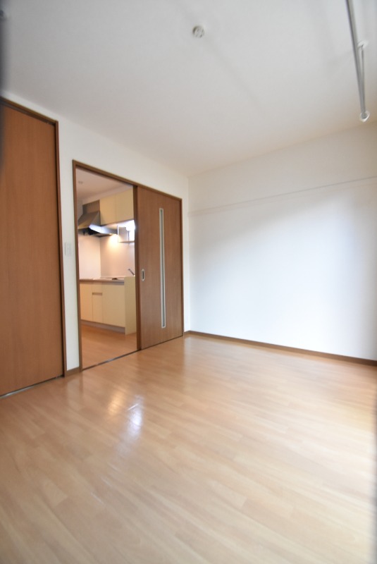 ��ʌ��������܎s��{��y�蒬�Q���ڂ̃A�p�[�g�̋��ԁE���r���O