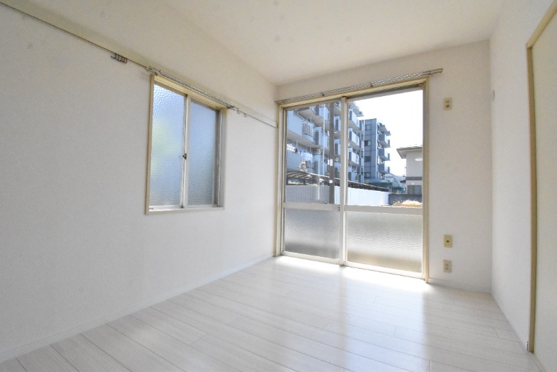 ��ʌ��������܎s��{��x�̓����P���ڂ̃A�p�[�g�̋��ԁE���r���O