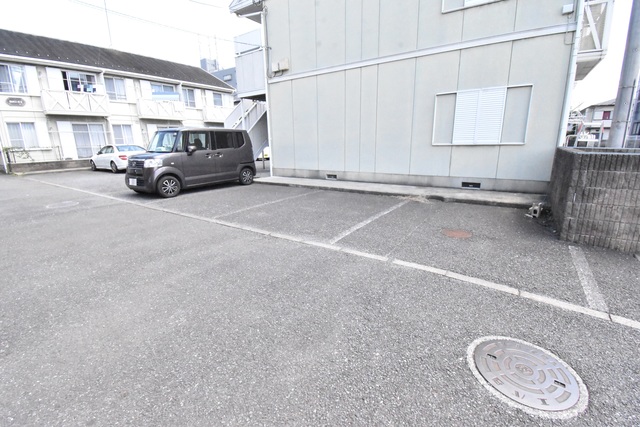 ��ʌ��������܎s��{��x�̓����P���ڂ̃A�p�[�g�̒��ԏ�