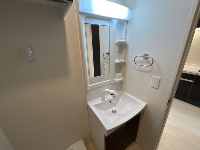 ��ʌ��������܎s���搼��{�R���ڂ̃A�p�[�g�̐��ʏ�