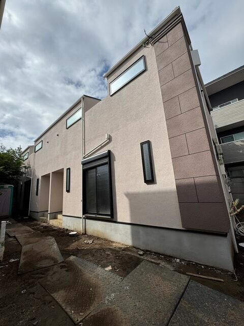 ��ʌ��������܎s�Y�a��k�Y�a�R���ڂ̃e���X�n�E�X�̌����O��