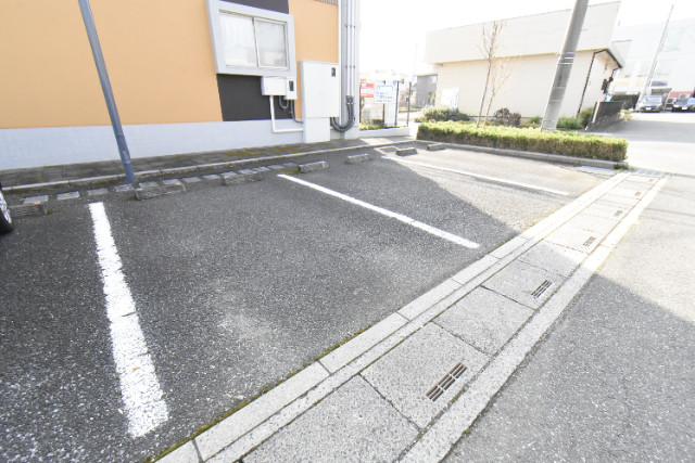 ��ʌ��k�����S�ɓޒ������R���ڂ̃}���V�����̒��ԏ�