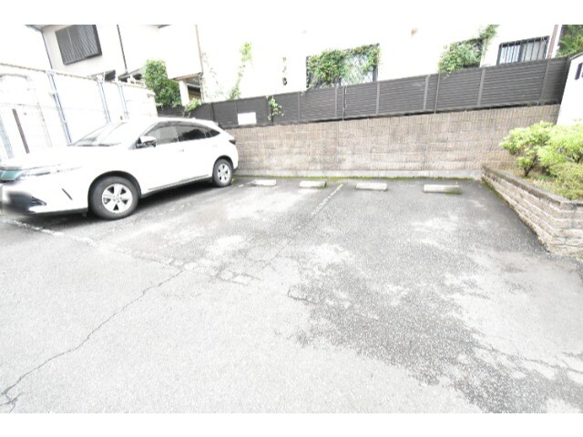 ��ʌ��������܎s�΋擌�Y�a�X���ڂ̃}���V�����̒��ԏ�