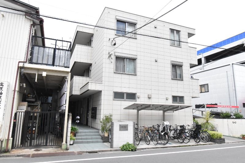 ��ʌ�����s�؂R����8-10�̃}���V�����̌����O��