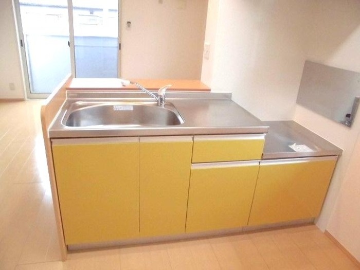 ��ʌ��������܎s�΋擹�c�y�Q���ڂ̃A�p�[�g�̃L�b�`��