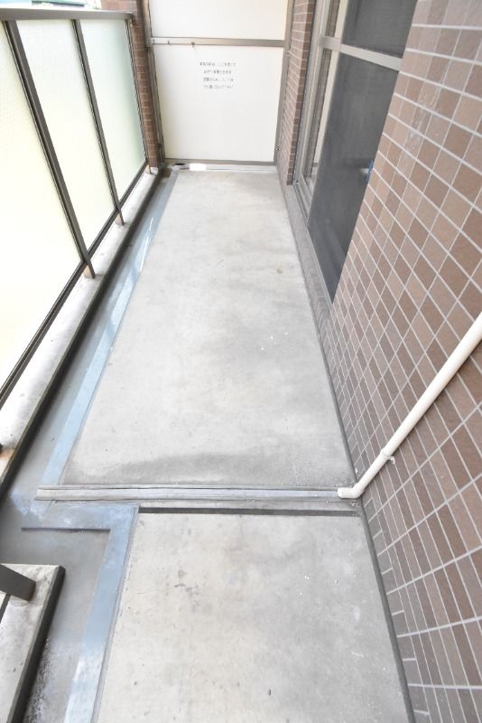 ��ʌ������s�����R���ڂ̃}���V�����̃o���R�j�[