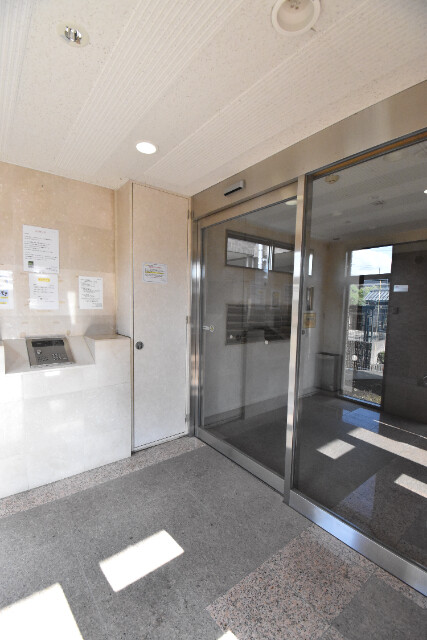 ��ʌ������s�����R���ڂ̃}���V�����̃G���g�����X