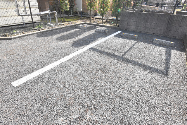 ��ʌ������s�����R���ڂ̃}���V�����̒��ԏ�