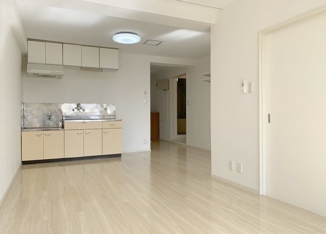 ��ʌ��������܎s�΋擌�Y�a�V���ڂ̃}���V�����̋��ԁE���r���O