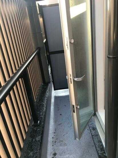 ��ʌ��������܎s�΋�����R���ڂ̃e���X�n�E�X�̃o���R�j�[