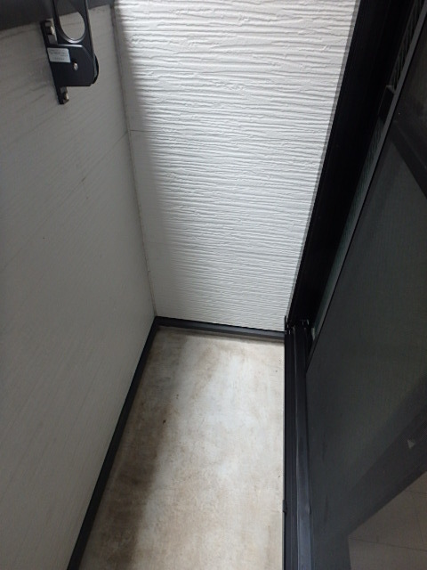 ��ʌ��������܎s�k�捡�H���̃A�p�[�g�̃o���R�j�[