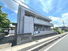 ��ʌ�����s�ܔԒ�18-1�̃A�p�[�g�̌����O��