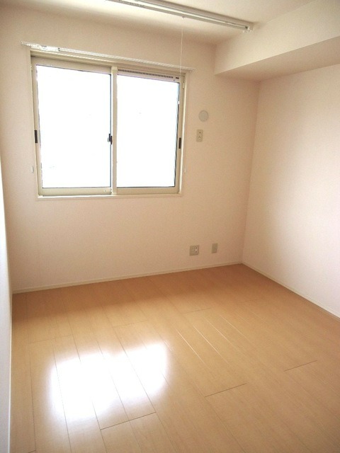 ��ʌ�����s�厚�����̃A�p�[�g�̂��̑������E�X�y�[�X