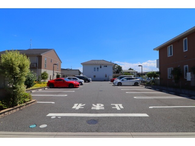 ��ʌ��������܎s����厚����{���̃A�p�[�g�̒��ԏ�