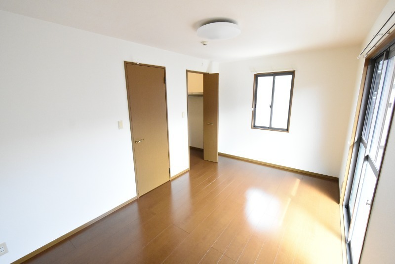 ��ʌ��������܎s�k��{�����Q���ڂ̃e���X�n�E�X�̂��̑������E�X�y�[�X