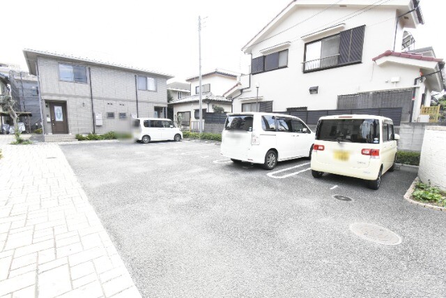 ��ʌ��������܎s�k��{�����Q���ڂ̃e���X�n�E�X�̒��ԏ�