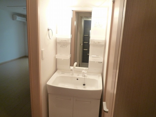 ��ʌ�����s�厚�n�����̃A�p�[�g�̐��ʏ�