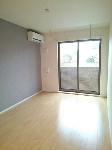 ��ʌ��@�c�s�厚��V�h�̃A�p�[�g�̋��ԁE���r���O