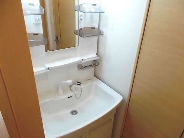 ��ʌ�����s�厚������̃A�p�[�g�̐��ʏ�